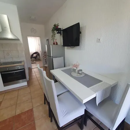 Apartament Mare *